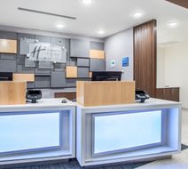Holiday Inn Express & Suites Versailles Lobby