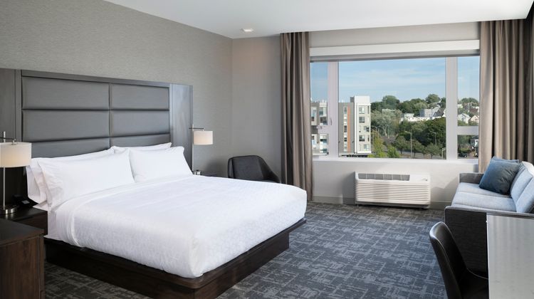 Staybridge Suites Boston Logan Airport Room