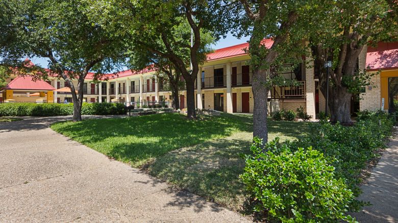 <b>Red Roof PLUS+ Dallas - Addison Exterior</b>. Images powered by <a href="https://www.leonardoworldwide.com/" title="Leonardo Worldwide" target="_blank">Leonardo</a>.