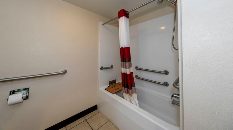 Red Roof Suites Biloxi-Ocean Springs Room