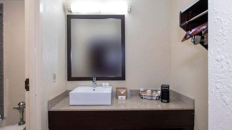 Red Roof Inn Kenly - I-95 Room