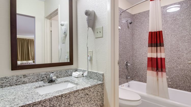 Red Roof Inn & Suites Commerce - Athens Room