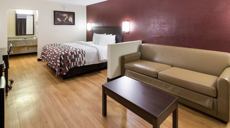 Red Roof Inn & Suites Commerce - Athens Suite