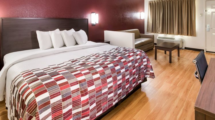 Red Roof Inn & Suites Commerce - Athens Suite