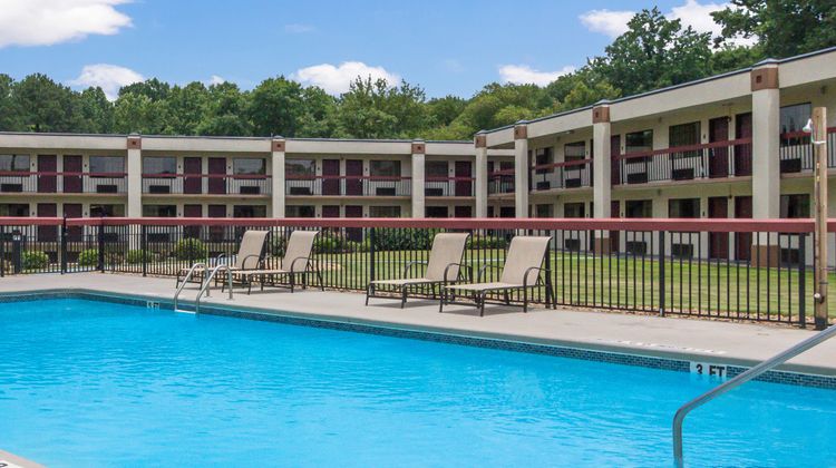 Red Roof Inn & Suites Commerce - Athens Pool