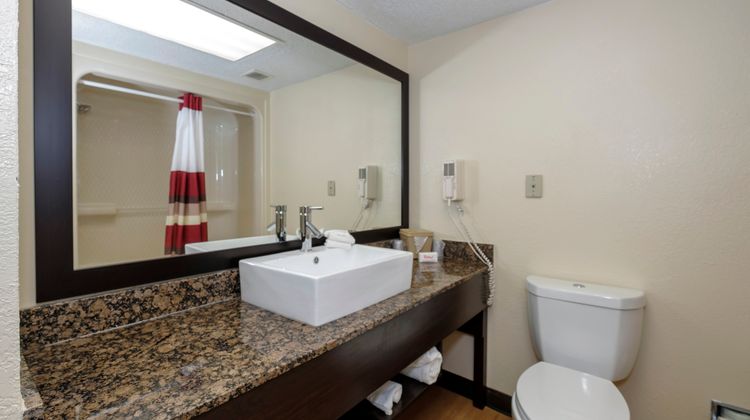 Red Roof PLUS & Suites Opelika Room