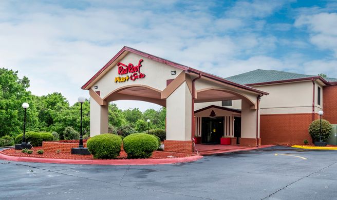 Red Roof PLUS & Suites Opelika Exterior