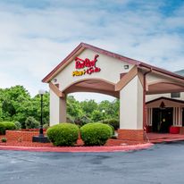 Red Roof PLUS & Suites Opelika