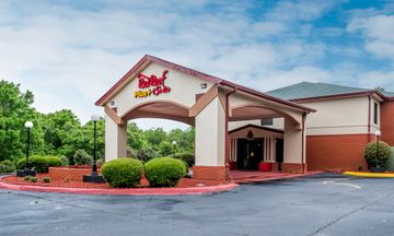 Red Roof PLUS & Suites Opelika