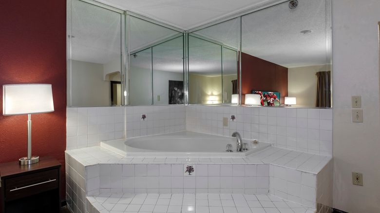 <b>Red Roof PLUS & Suites Opelika Spa</b>. Images powered by <a href="https://www.leonardoworldwide.com/" title="Leonardo Worldwide" target="_blank">Leonardo</a>.