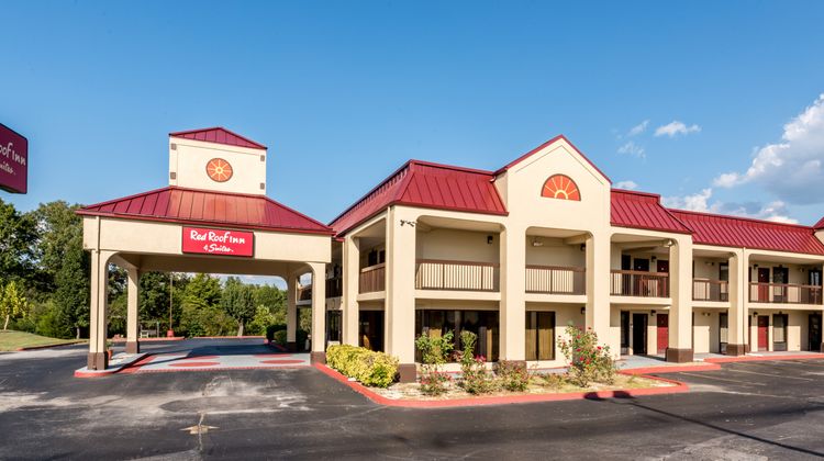 Red Roof Inn & Suites Clinton, TN Exterior
