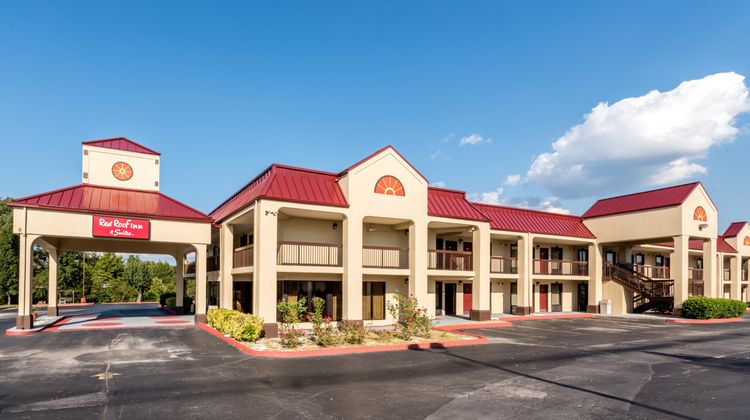 Red Roof Inn & Suites Clinton, TN Exterior