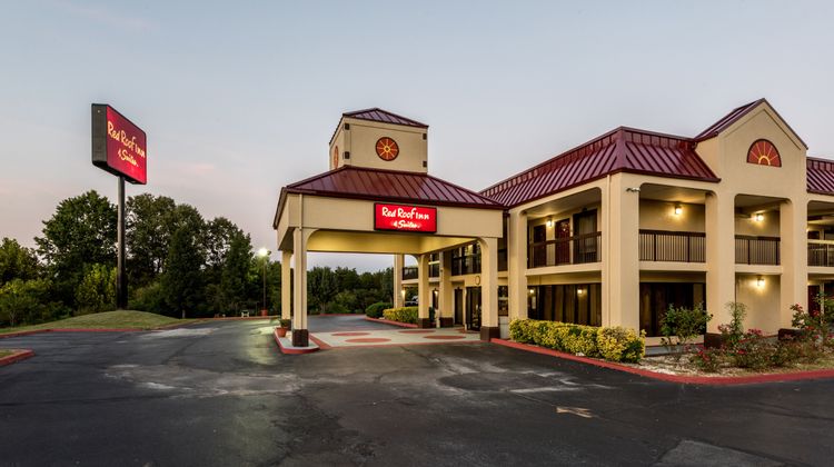 Red Roof Inn & Suites Clinton, TN Exterior