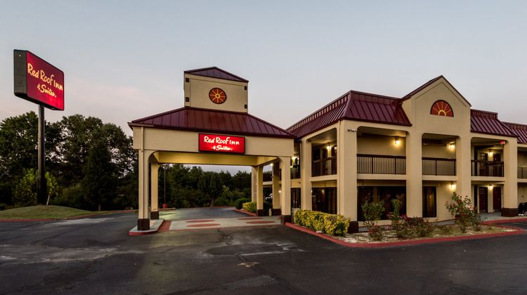 Red Roof Inn & Suites Clinton, TN Exterior