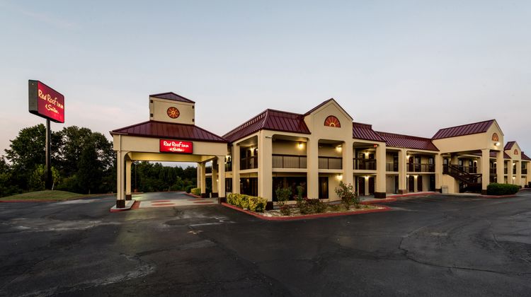 Red Roof Inn & Suites Clinton, TN Exterior