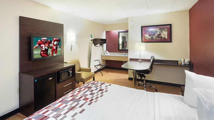 Red Roof Inn Cincinnati East - Beechmont Room