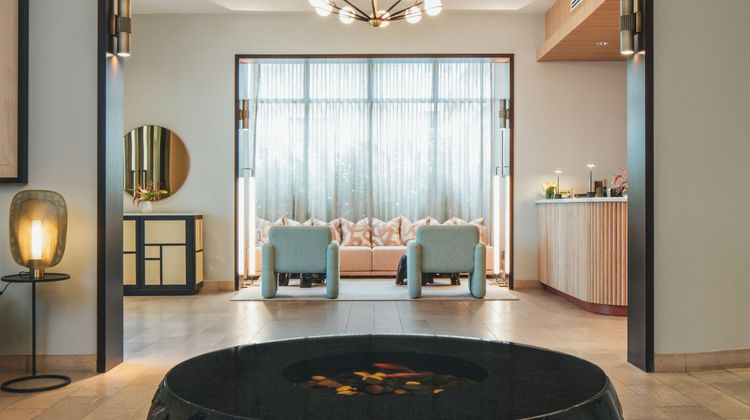 Hotel Renew Lobby