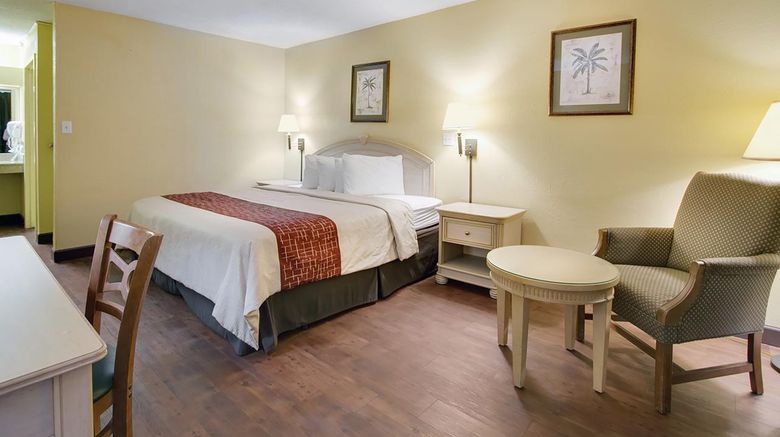<b>OYO Hotel Dundee By Crystal Lake Room</b>. Images powered by <a href="https://www.leonardoworldwide.com/" title="Leonardo Worldwide" target="_blank">Leonardo</a>.