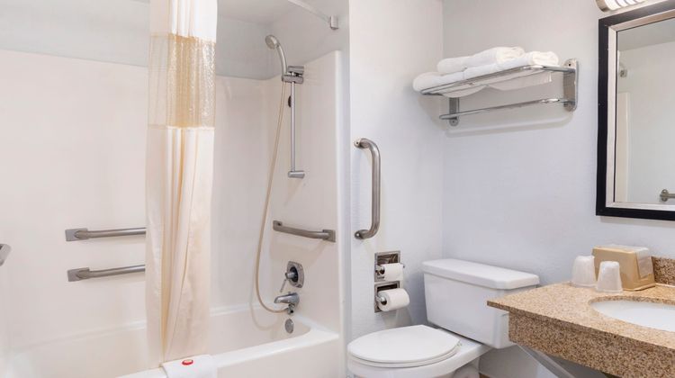 OYO Townhouse Dodge City KS Room