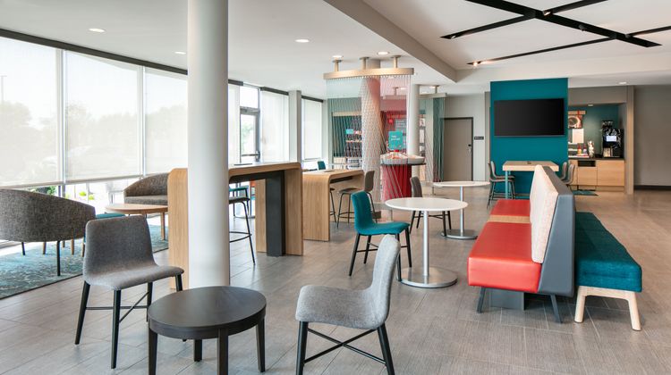 avid hotel Roseville-Minneapolis North Lobby