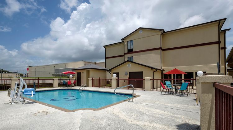 Red Roof Inn & Suites Mobile SW - I-10 Pool
