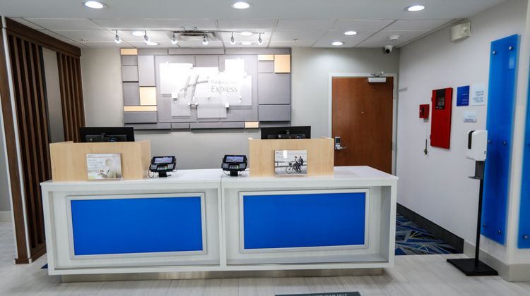 Holiday Inn Express Hillsboro I-35 Lobby