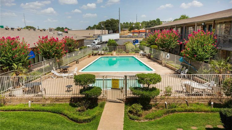 OYO Hotel Tyler Lindale Pool