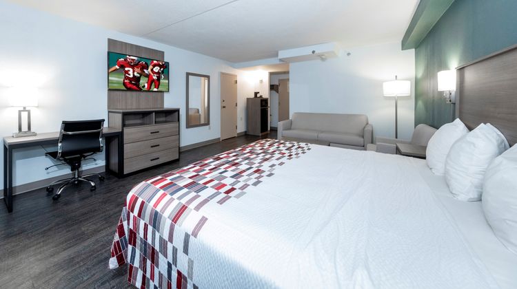 Red Roof Inn Suites Wilmington Suite