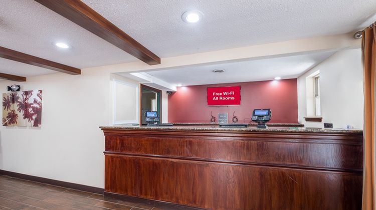 Red Roof Inn & Suites Stafford, VA - Qua Lobby
