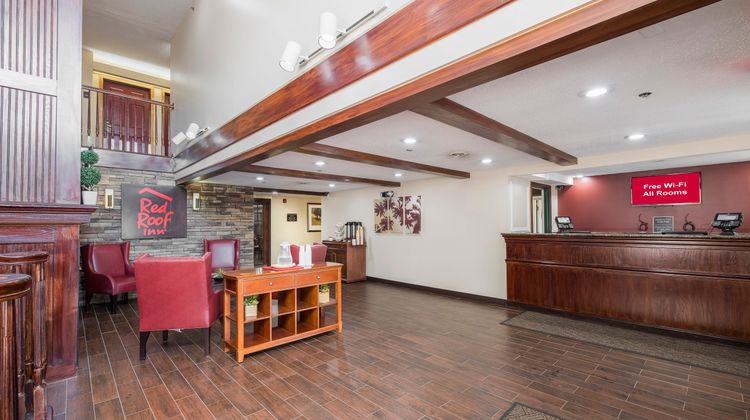 Red Roof Inn & Suites Stafford, VA - Qua Lobby
