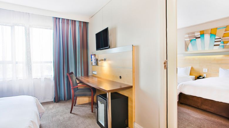 <b>Holiday Inn Express Sandton-Woodmead Room</b>. Images powered by <a href="https://www.leonardoworldwide.com/" title="Leonardo Worldwide" target="_blank">Leonardo</a>.
