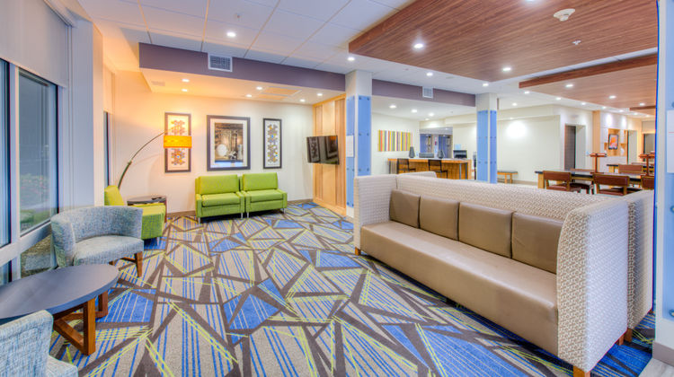 Holiday Inn Express & Suites Remington Lobby