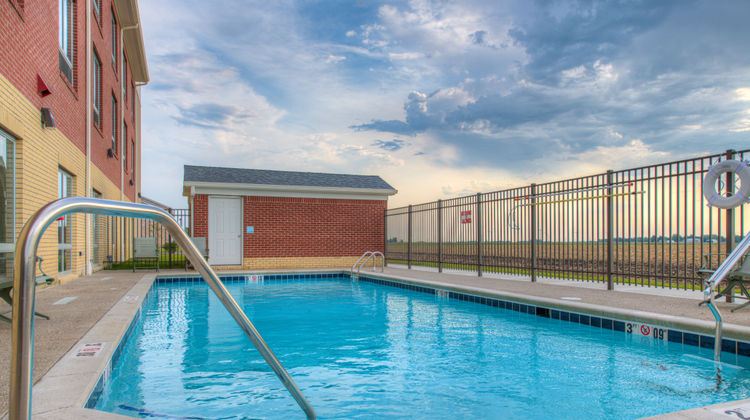 Holiday Inn Express & Suites Remington Pool