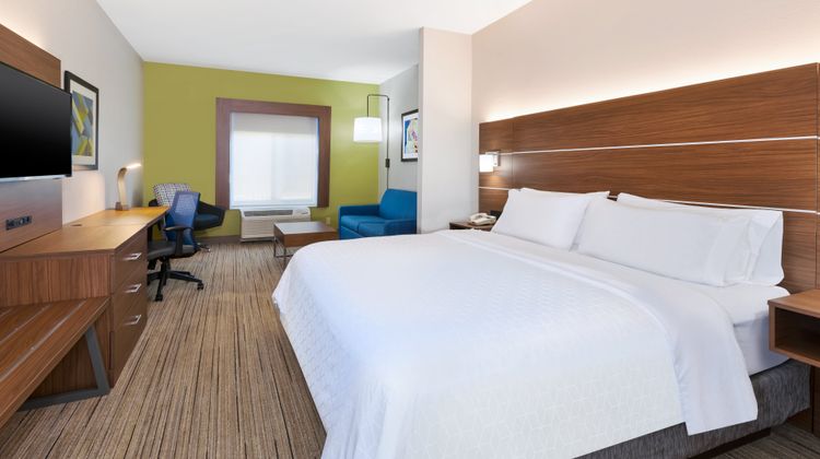 Holiday Inn Express Suite