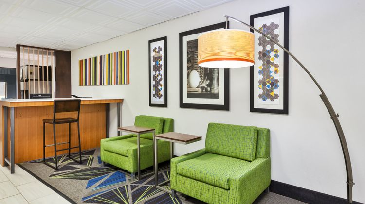 Holiday Inn Express Lobby
