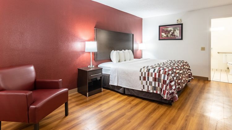 Red Roof Inn Forsyth Room