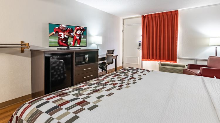 Red Roof Inn Forsyth Room