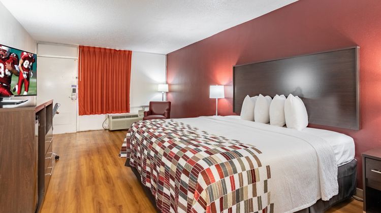 Red Roof Inn Forsyth Room