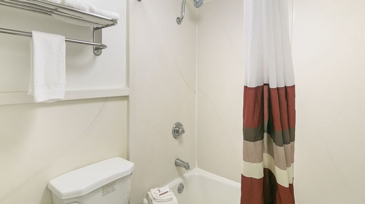 Red Roof Inn Forsyth Room