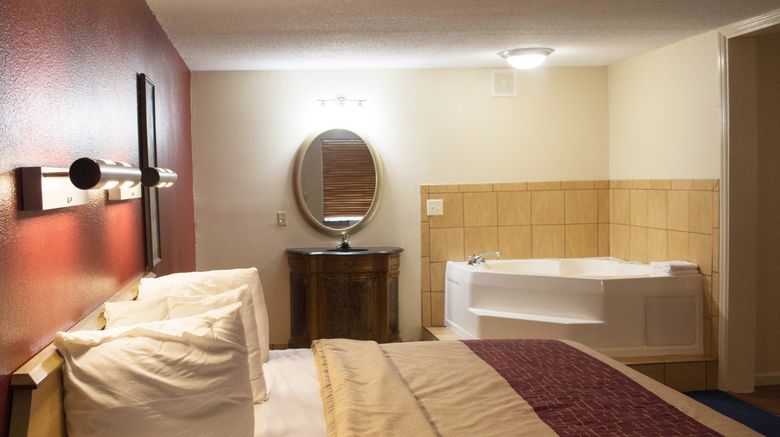 <b>Red Roof Inn Somerset, KY Suite</b>. Images powered by <a href="https://www.leonardoworldwide.com/" title="Leonardo Worldwide" target="_blank">Leonardo</a>.