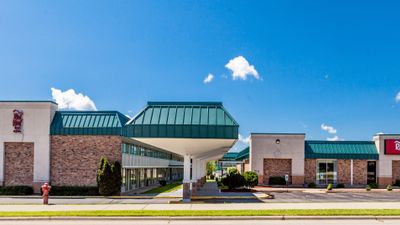 Red Roof Inn & Suites DeKalb