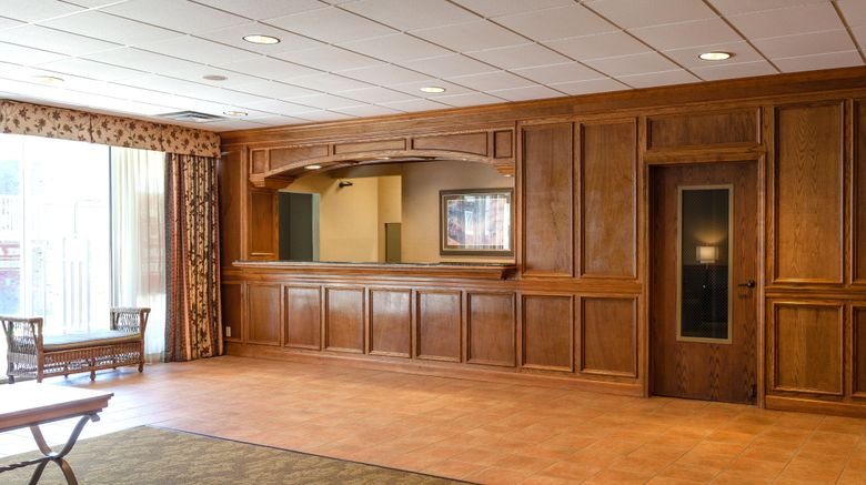 <b>Red Roof Inn & Suites DeKalb Lobby</b>. Images powered by <a href="https://www.leonardoworldwide.com/" title="Leonardo Worldwide" target="_blank">Leonardo</a>.