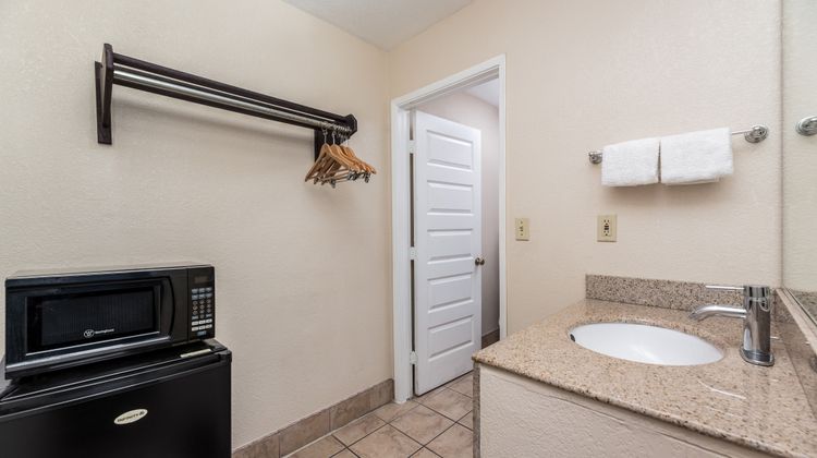 Red Roof Inn Stockton Room