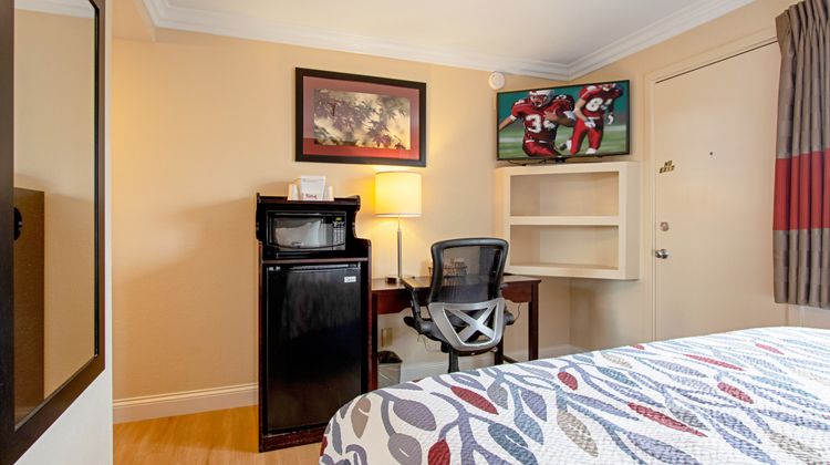Red Roof Inn & Suites Monterey Room