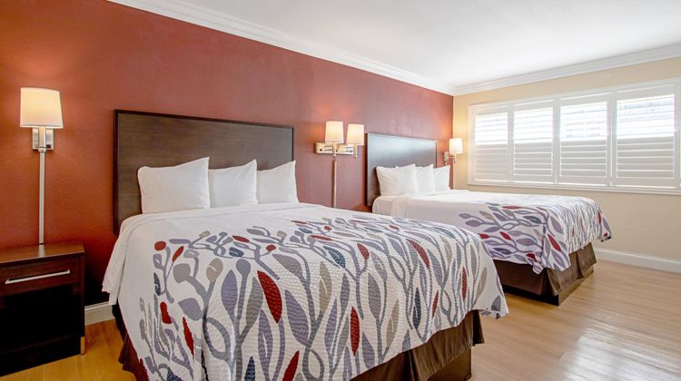 Red Roof Inn & Suites Monterey Suite