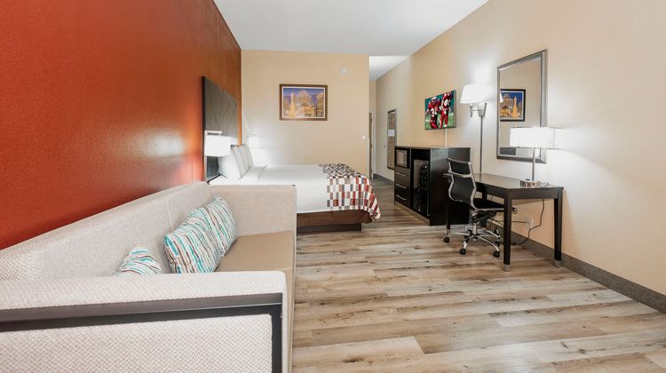 Red Roof Inn & Suites Macon Suite