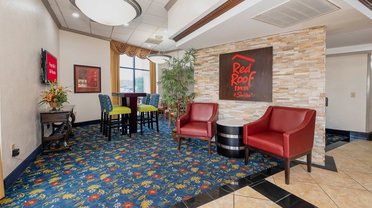Red Roof Inn & Suites Macon Lobby