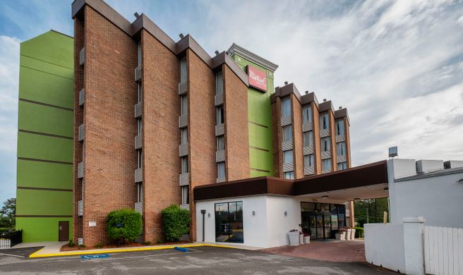 Red Roof Inn & Suites Macon Exterior