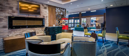 Holiday Inn & Suites Syracuse Airport Exterior