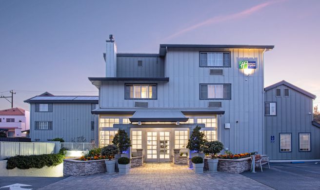 Holiday Inn Express Exterior